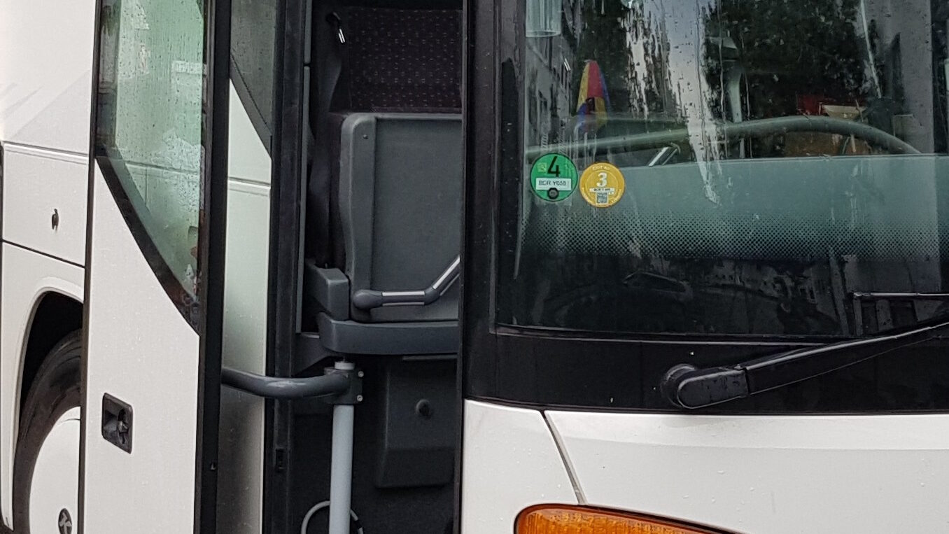 1Bus_2-aspect-ratio-16-9